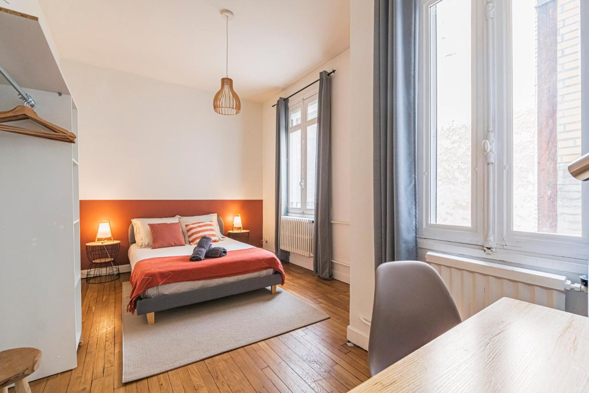 L'Haussmannien - Spacieux 4 Chambres - Centre - Gare Reims Exteriör bild