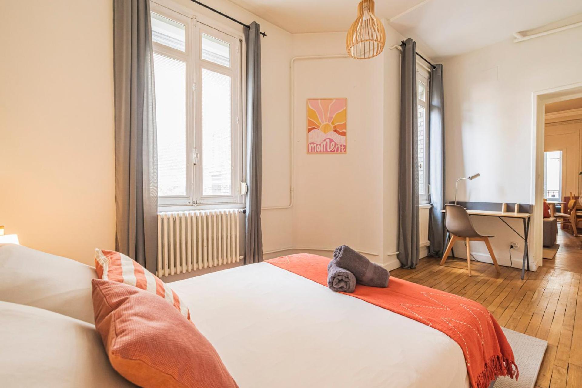 L'Haussmannien - Spacieux 4 Chambres - Centre - Gare Reims Exteriör bild